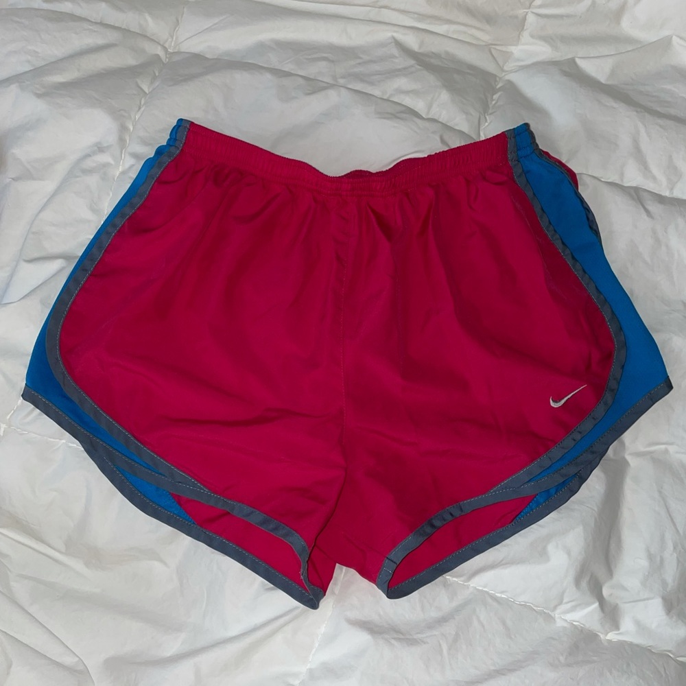 BUNDLE 3 Nike medium shorts for cheap!